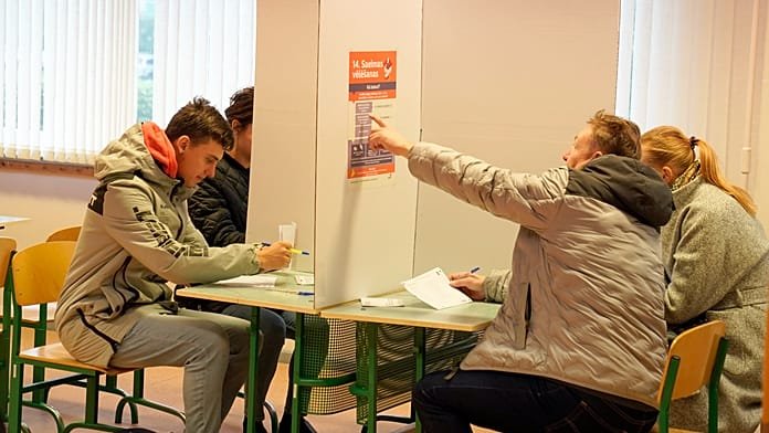 Az Oroszország miatti aggodalmak közepette tartják a lettországi parlamenti választásokat