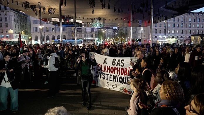 Franciaország: a rasszizmus ellen tüntetők megtöltik Marseille ókikötőjét