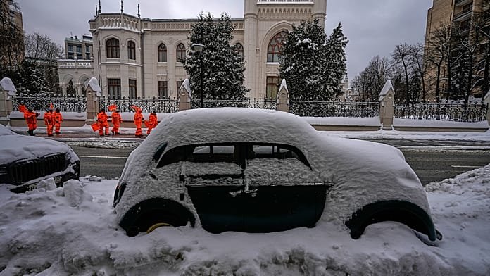 Erős őszi havazás bénítja a közlekedést Oroszország Távol-Keleten