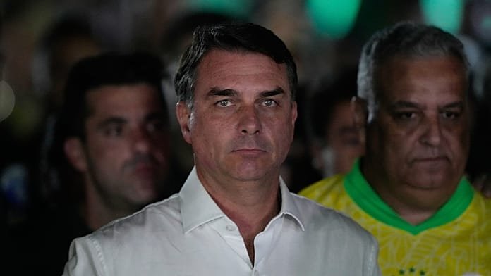 A Brazíliából elmenekült Flavio Bolsonaro Miamiba érkezett
