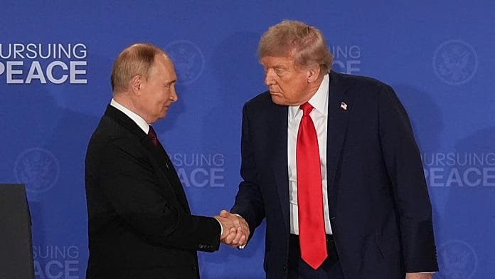 „Putyin az ujja köré csavarja Trumpot” – vezető republikánusok is bírálják az elnök közeledését Moszkvához