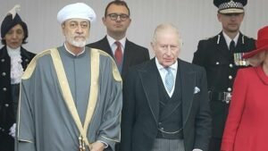 III. Károly király fogadja Haitham ománi szultánt állami látogatáson az Egyesült Királyságban