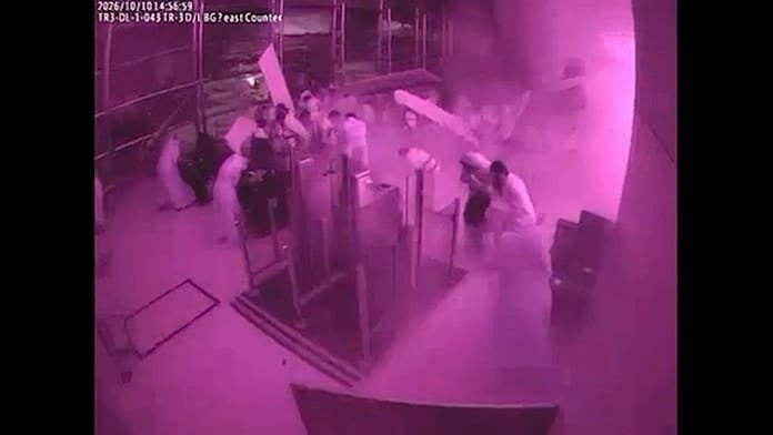 Kamerafelvétel rögzíti a rijádi King Khalid repülőtér rakétacsapását