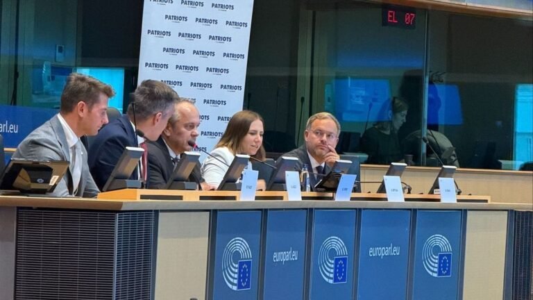 Soha nem látott erőszakkal nézünk szembe, ha nem lép időben az EU – Orbán Balázst kérdeztük az európai zavargásokról + videó