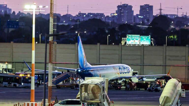 Baltás támadás a Flydubai járatán: radikális nézetei miatt tiltották el a repüléstől az előző munkahelyén a késelő másodpilótát