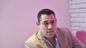 „Őrült, nevetséges dolgokat találnak ki” — a republikánus Alex Hemingwaynek lesújtó a véleménye a baloldali Amerikáról