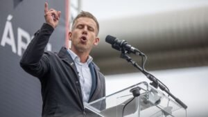 Ég a ház, rákapcsoltak a tiszások az elmúlt tizenhat évezésre