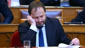 Figyelmeztetnek a munkáltatók: nem csak a kata megváltoztatása okozhat problémákat