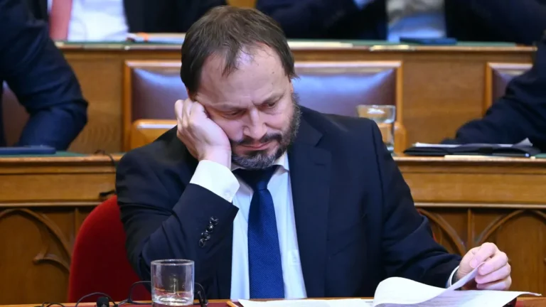Figyelmeztetnek a munkáltatók: nem csak a kata megváltoztatása okozhat problémákat
