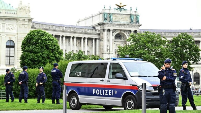 Titokzatos ukrán kisbuszok haladnak át Ausztrián – újabb aranykonvojügy van kibontakozóban + videó