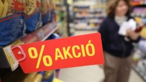 Tovább párolog a bizalom, a csalódottság megmutatkozik a fogyasztási terveken