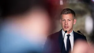 A Zászlómenet nem Békemenet: Magyar Péter és propagandistái ismét lyukra futottak
