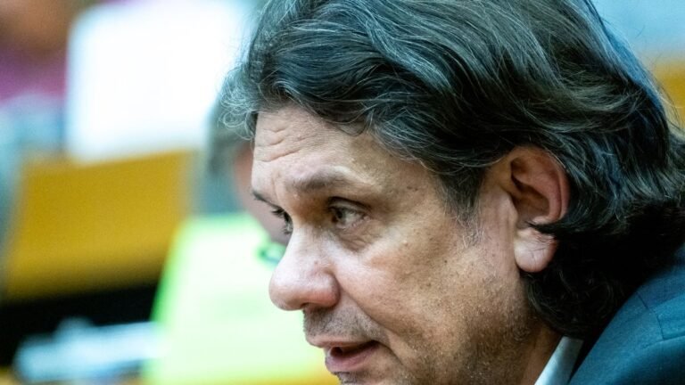 „Korábban kell felkelni azoknak, akik börtönnel akarnak fenyegetni” – Deutsch Tamás szerint a politikai hidegháború korszakát éljük