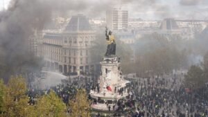 Újabb zavargásokkal teli hétvégére készül Franciaország
