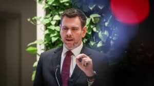 Kiakadtak a magyarok Vitézy bejelentésén, jöhetnek a külföldiek vasutat építeni