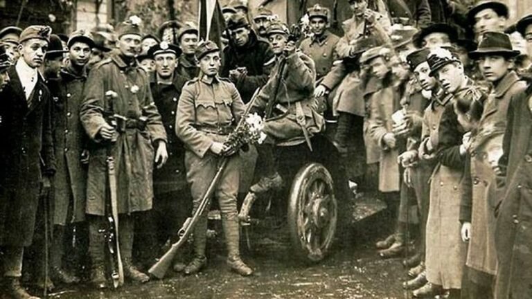 Károlyi forradalma kezdte el kikövezni a Trianonhoz vezető utat