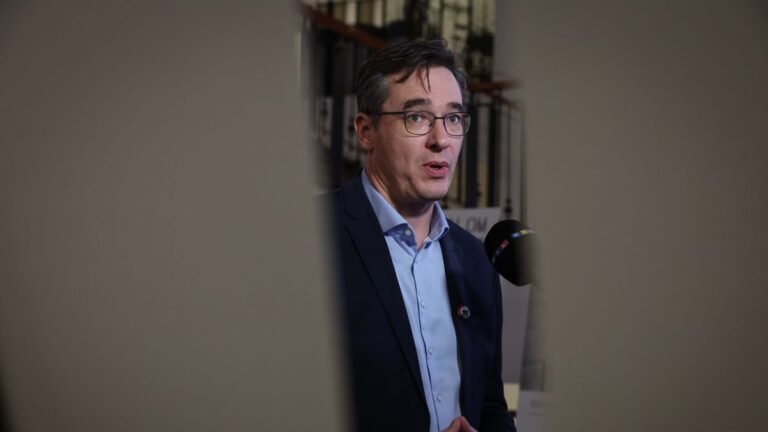 Karácsony Gergely tiszás propagandistaként ünnepli a költségvetést, a vidéki polgármesterekkel is összerúgta a port