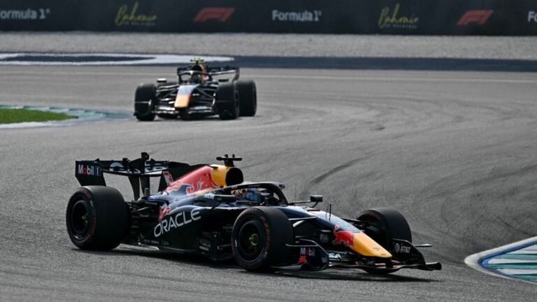 Verstappen és Hamilton az első sorban, az időmérő harmadikját megbüntették