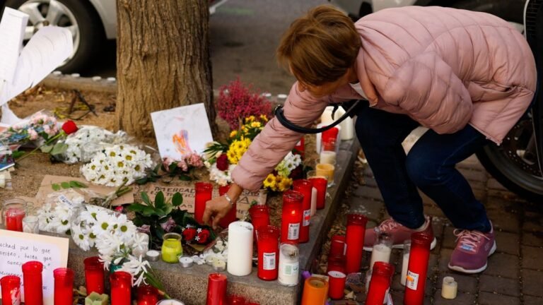 Így búcsúzik egy ország a 87 éves Maricarmentől, akinek kilakoltatása miatt megbukott a spanyol kormány + videó