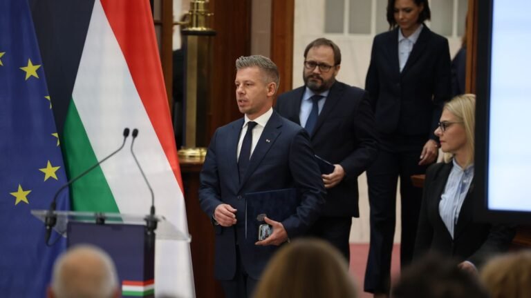 Közszféra: a gyurcsányi idők módszereit idézik Magyar Péter és Kármán András szavai