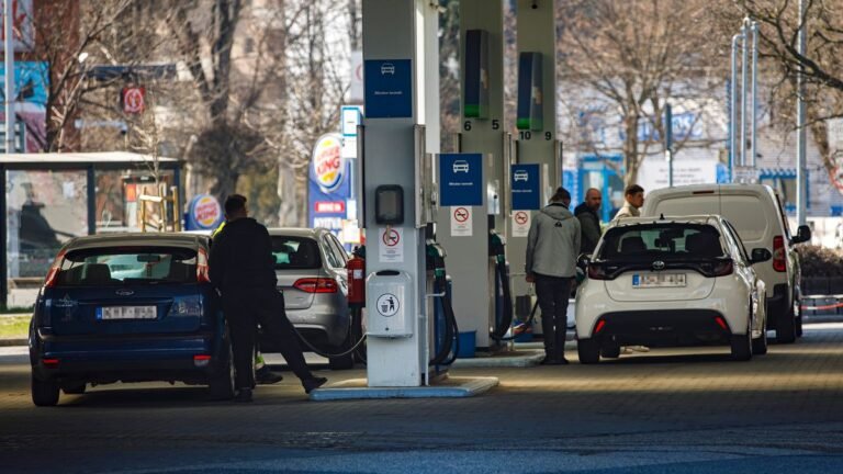 Volt, hogy az autósok szülei kapták meg az ötezer forintot – megkérdeztük a NAV-ot a dízeltámogatás körüli káoszról