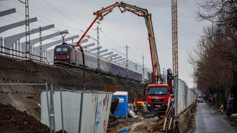 Vitézy aláírása évekig tartó vasúti káoszt hoz