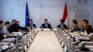 Magyar Péterék titkolóznak a kormányüléseken elhangzottakról, miközben Orbánékét nyilvánosságra hozzák