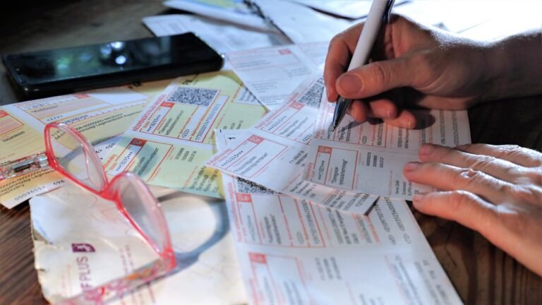 Az IMF tanácsolja, a baloldali sajtó már dolgozik a közvélemény megpuhításán, miközben a kormány provokációt emleget