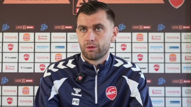 Két nappal a 13-0-ra megnyert meccse után kirúgták a fociedzőt