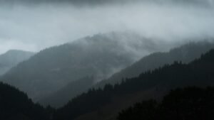 Borúsan indul a hét, egyre hűvösebb az idő