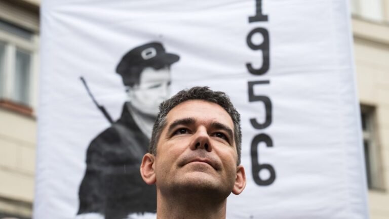 Novák Előd és a Fidesz együtt szavazta le, hogy Orbán Viktort meghallgassák a kegyelmi ügyben