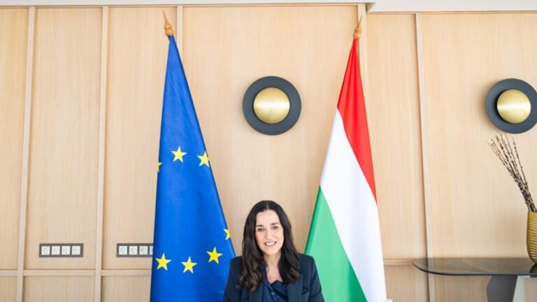 Oroszország ellen az eddigi legnagyobb szankciós listát fogadták el, Ukrajna haladhatott az EU-csatlakozás útján