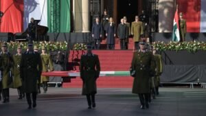 „Viktor, Viktor” – skandálja a Zászlósmenet
