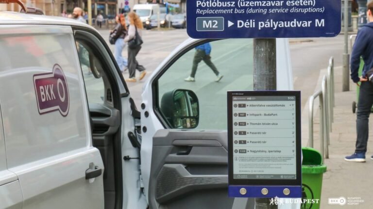 Újabb megállókban jelentek meg az e-papír-kijelzők