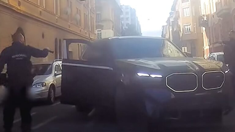 Egy éve ilyenkor: mentek egy próbakört Pesten a luxusterepjáróval, fegyveres rendőrök várták őket