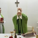 Javul a pápa állapota, pénteken már misét tartott a kórházban