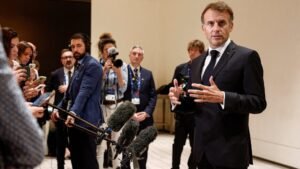 Macron: „elfogadhatatlan” és „ostoba” állítás a bevándorlókat tenni felelőssé a franciaországi erőszakért