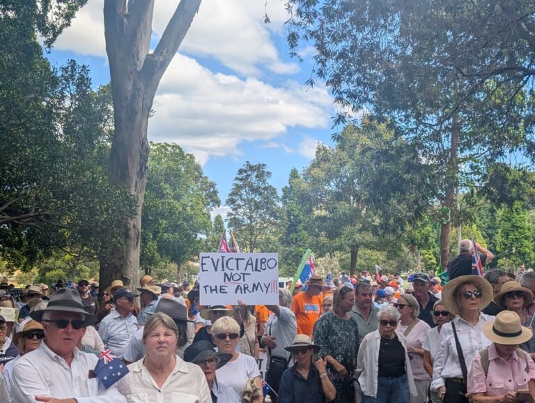 Australian defense land selloff runs into multiparty opposition