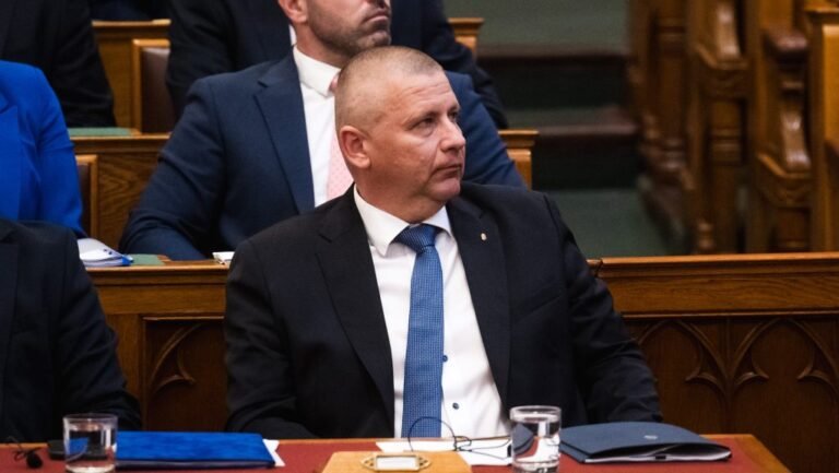 Feljelentéset tett Ruszin-Szendi a Szerbiának eladott harckocsik ügyében