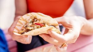 Valami nagyon undorítóra harapott rá a tacójában, perel a texasi nő